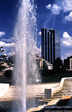 FORDFOUNTAIN.GIF (10869 bytes)